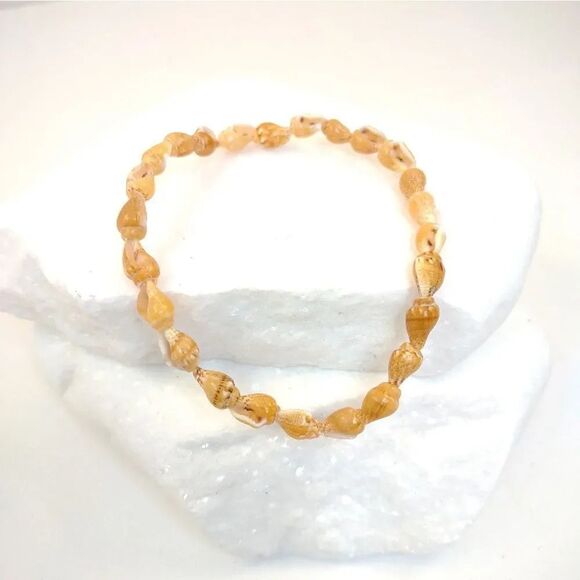 Seashell Bracelet 8 inches Handmade - Picture 4 of 10